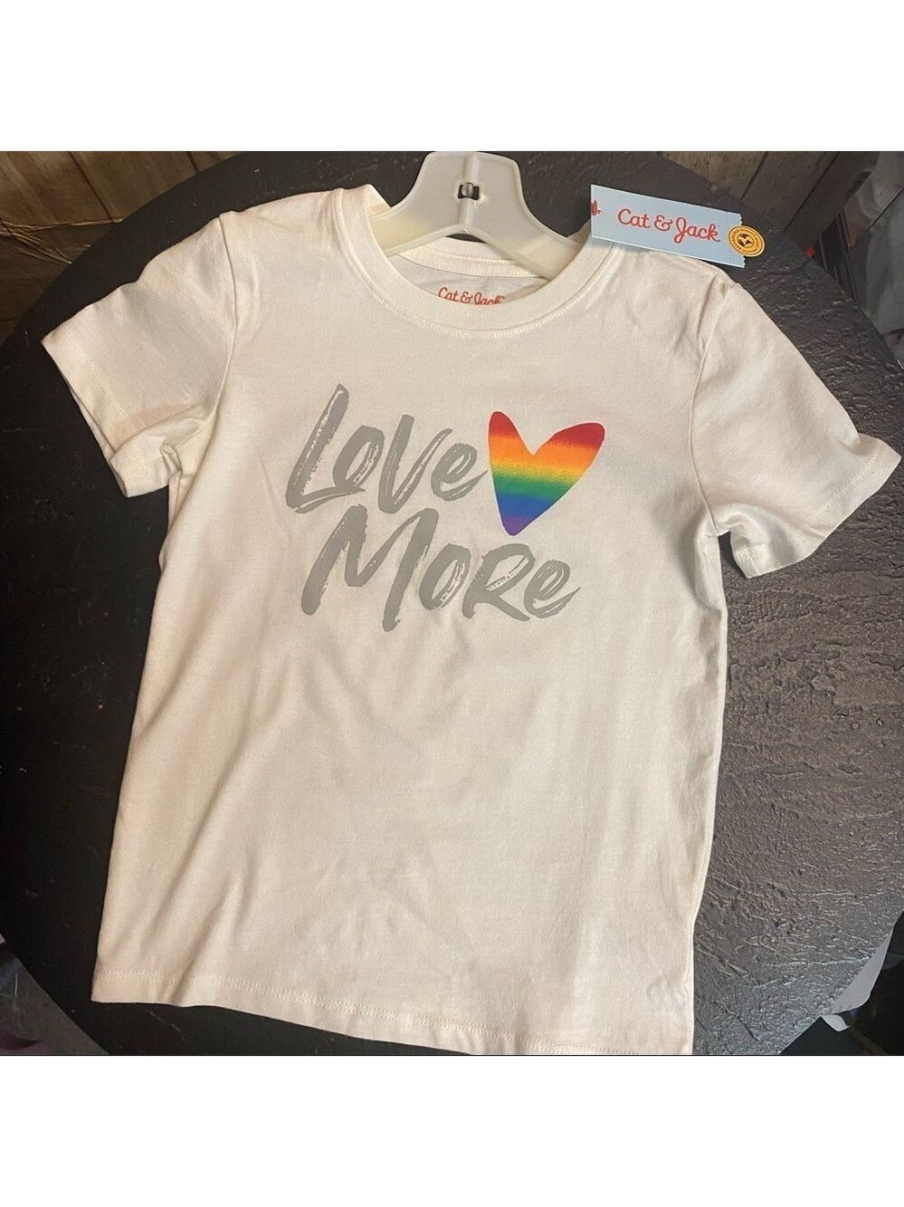 Tshirt with rainbow and love size 5T
